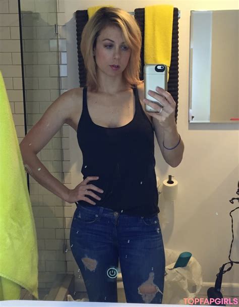 iliza shlesinger pussy|Iliza Shlesinger Nude LEAKED Photos & Private Porn Video